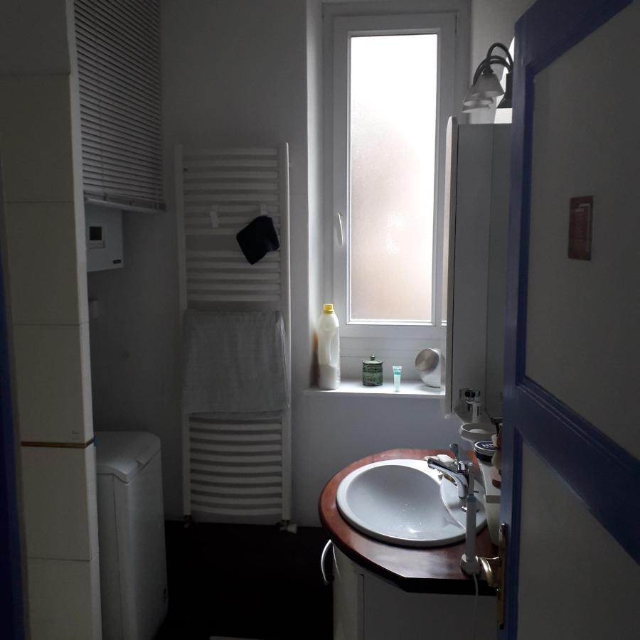 Chambre Meublee Au Coeur De Ville - Chez L'Habitant Le Creusot Exterior photo